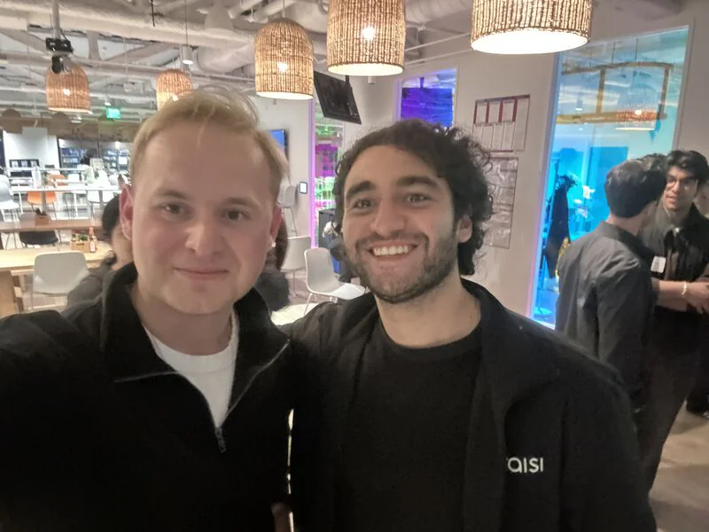 Maksymilian Rechnio with a guest at Raisi x Carta Pitch Night